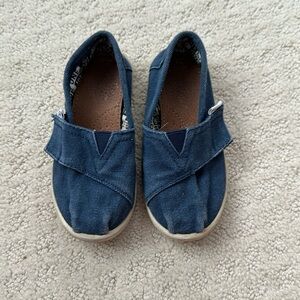 Toms Shoes Navy Canvas Kids size 9
